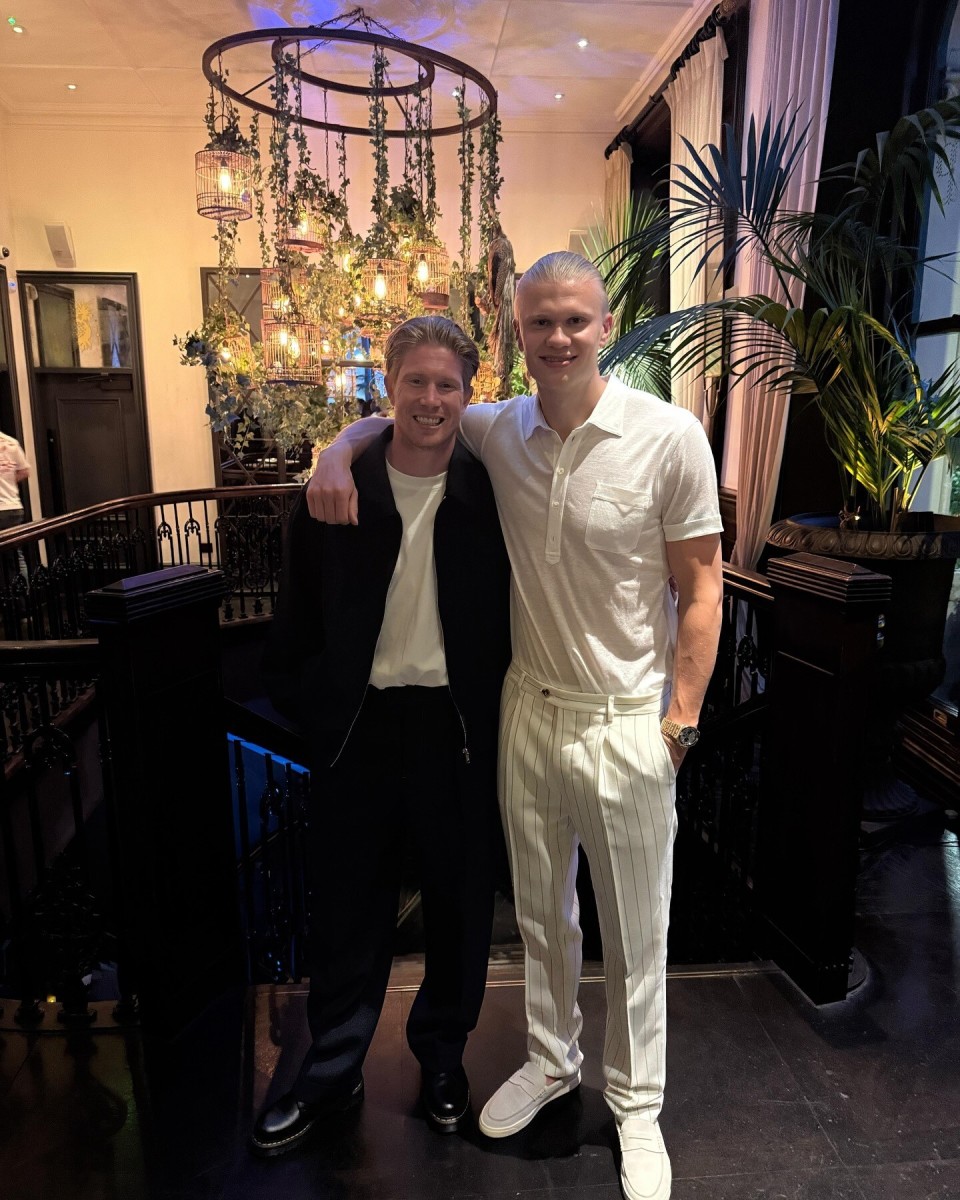 为什么外野手在判断深远飞球时需要通过听觉来辅助判断球的击球力度